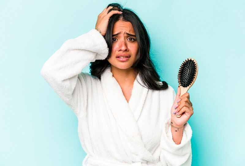 Je choisis la brosse démêlante adaptée à mes cheveux