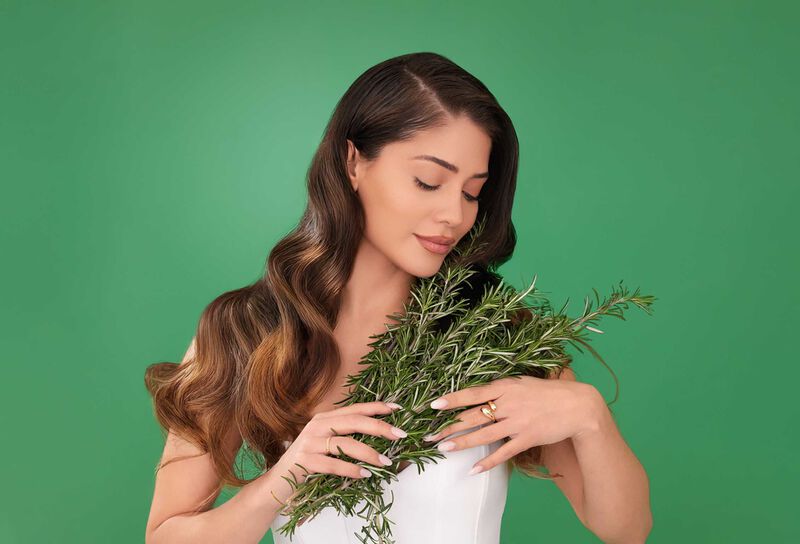 Les bienfaits de l'huile de romarin pour les cheveux