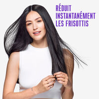 Masque lissant pour cheveux indisciplin&eacute;s BC Frizz Away