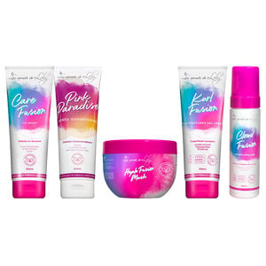 Rituel pour cheveux multi-textur&eacute;s boucl&eacute;s fris&eacute;s