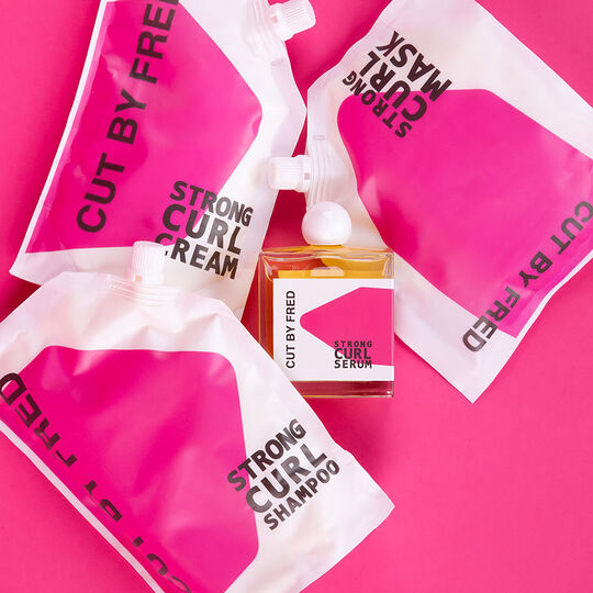 Cr&egrave;me lavante cheveux tr&egrave;s boucl&eacute;s fris&eacute;s Strong Curl Shampoo