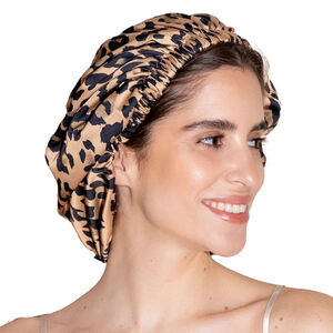 Charlotte en satin noir et l&eacute;opard