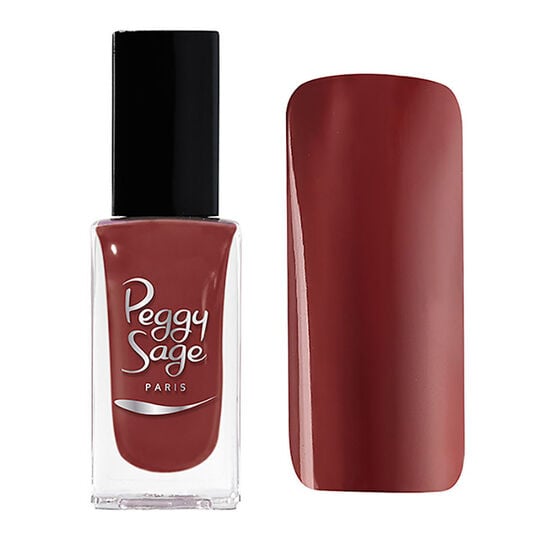 Vernis à ongles reddish brown