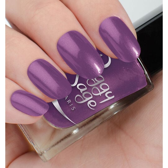 Vernis &agrave; ongles purple