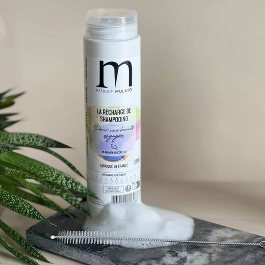 Flacon pour shampooing poudre &agrave; reconstituer