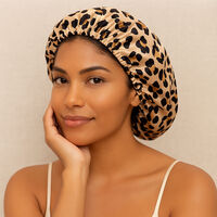 Charlotte en satin noir et l&eacute;opard